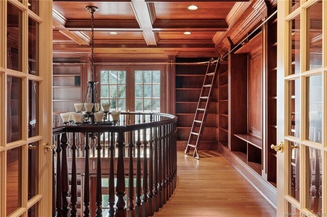 Building Photo - 1247 Oenoke Ridge