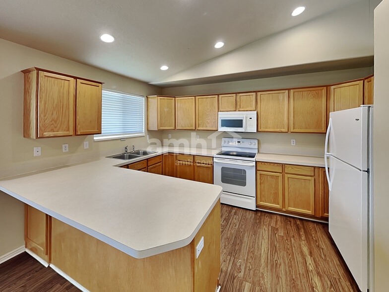 Building Photo - 2259 S 2635 W