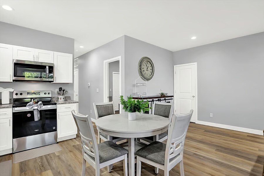 Building Photo - 1137 W 21st St