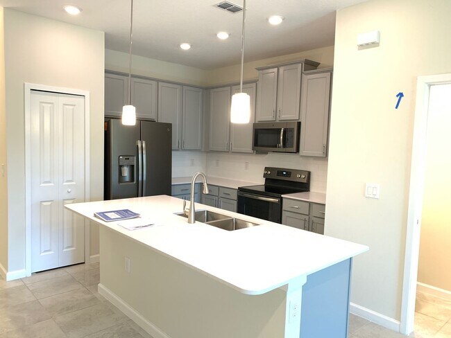 Building Photo - Awesome Townhome for rent