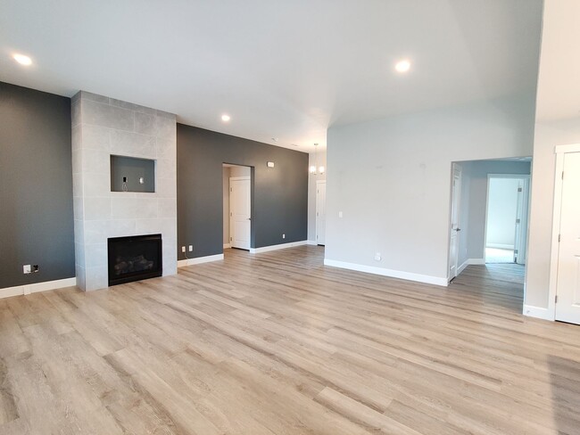 Building Photo - *DECEMBER SPECIAL* $500 OFF FIRST MONTHS RENT