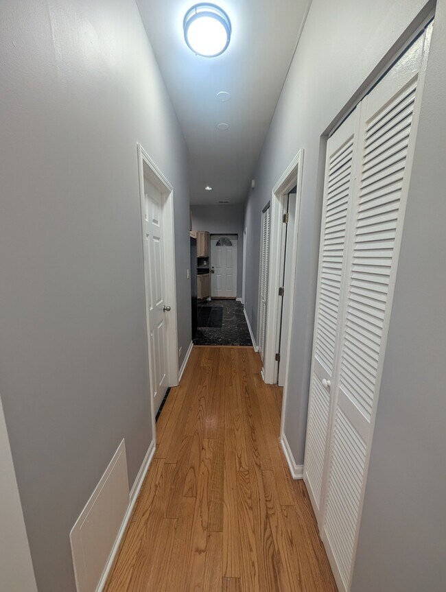 Building Photo - 2531 W Flournoy St