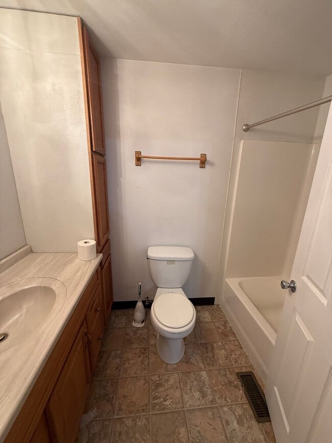 Building Photo - Spacious 3-Bedroom, 2-Bath Home, 2 Car Garage, Just Outside of Town – Pets Welcome!