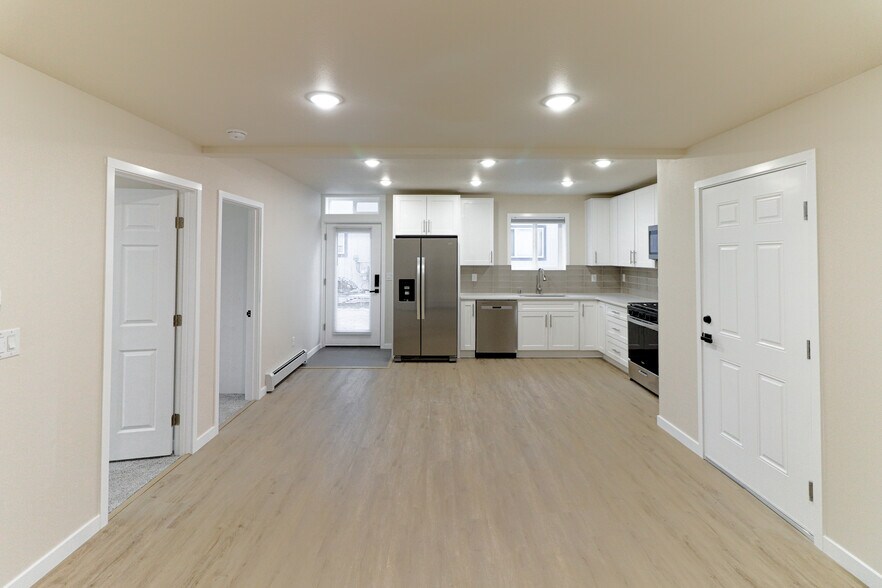 Building Photo - 8202 Mentra St