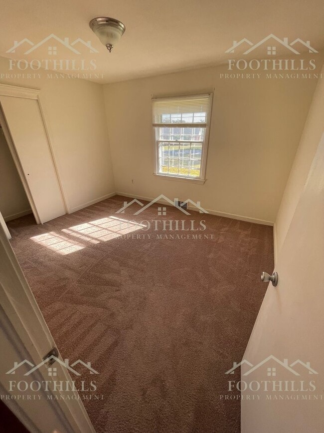 Building Photo - 3-Bedroom Brick Home in Top School Distric...