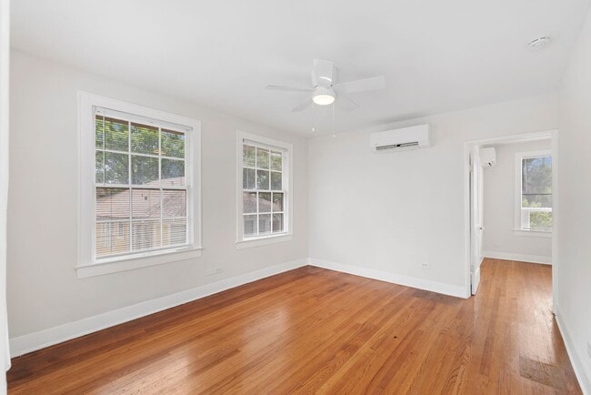 Building Photo - Charming 1-Bedroom in the Heart of Montrose!