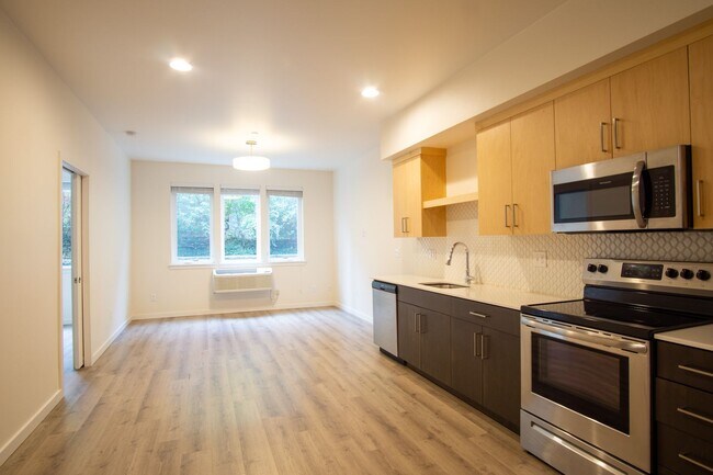 Building Photo - Spacious 1 Bedroom + Office with Luxe Finishes!