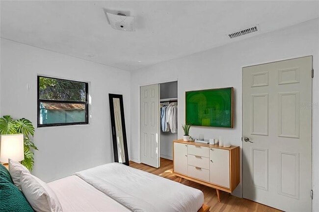 Building Photo - 324 N Lakeland Ave