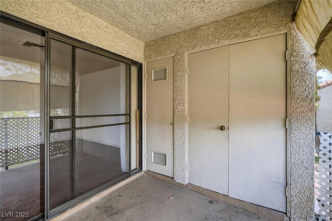 Building Photo - 4706 Nara Vista Way