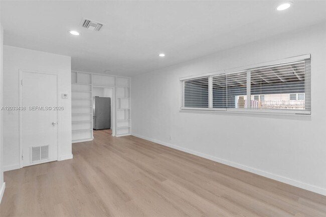 Building Photo - 401 SW 25th Ave