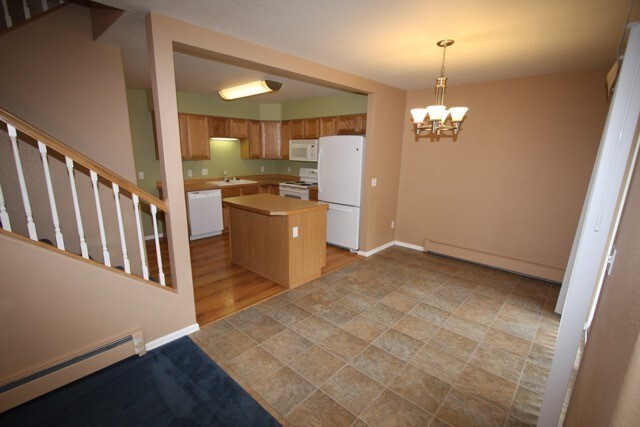 Building Photo - 3 Bedroom Condo close to JBER!