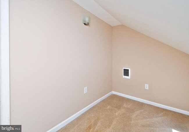 Building Photo - 23 Walnut St