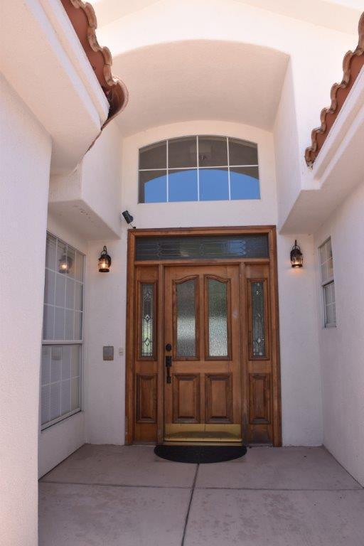 Building Photo - Gorgeous 4 bedroom single story home with ...