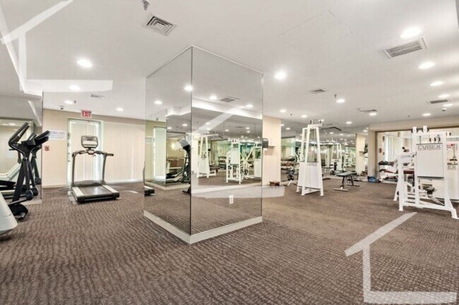 Building Photo - HOT NEWTON LISTING!!!