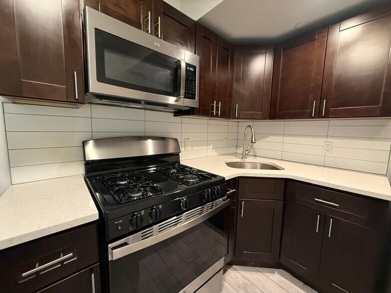 Building Photo - 52 Yonkers Ave