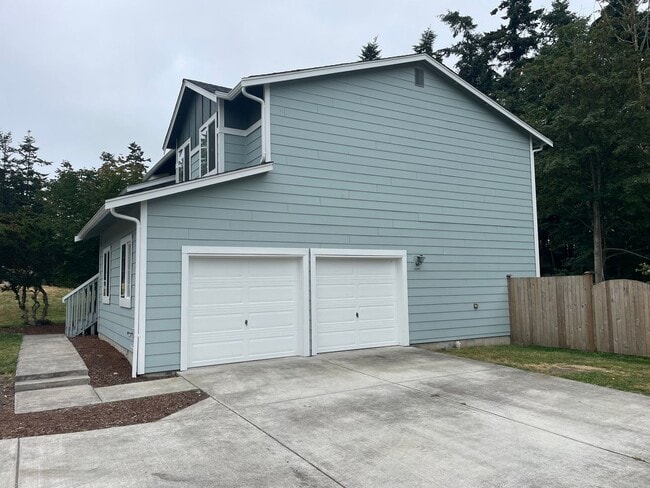 Building Photo - ***PENDING APPLICATION***Beautiful 5 Bedroom Home in Coupeville! Pet Friendly! $250 Move In Credit!