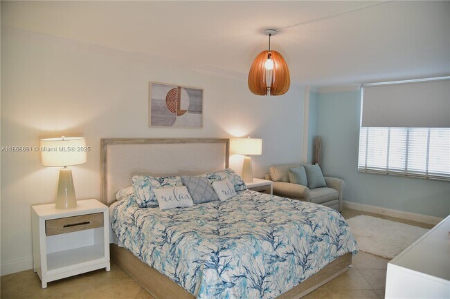 Building Photo - 3725 S Ocean Dr