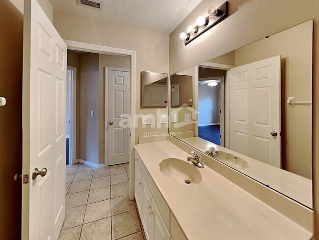 Building Photo - 14809 Heronglen Dr