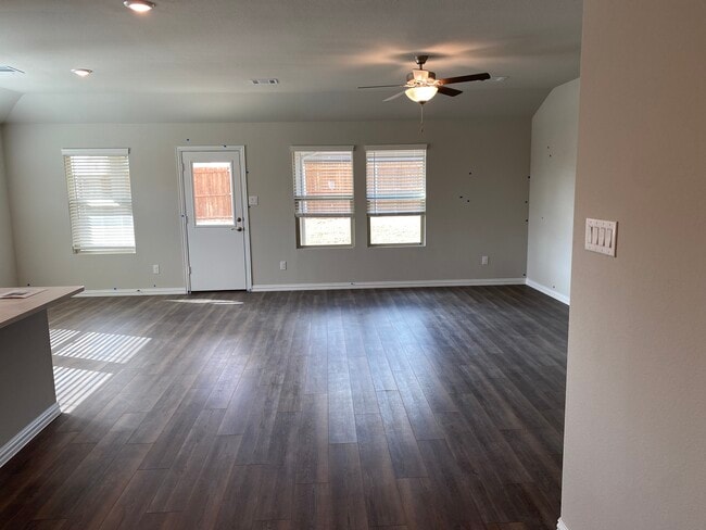 Building Photo - 384 Mohan Dr