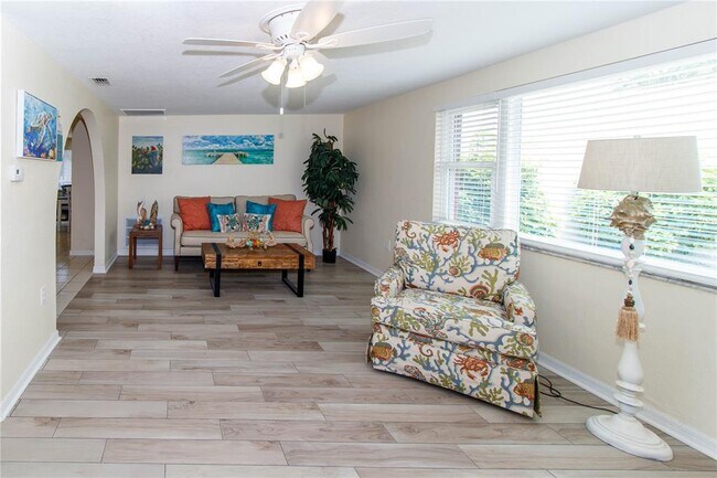 Building Photo - 3526 Overland Dr