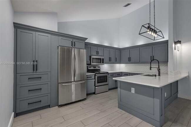 Building Photo - 1050 Summit Trail Cir