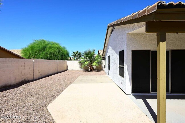 Building Photo - 4331 E Siesta Ln