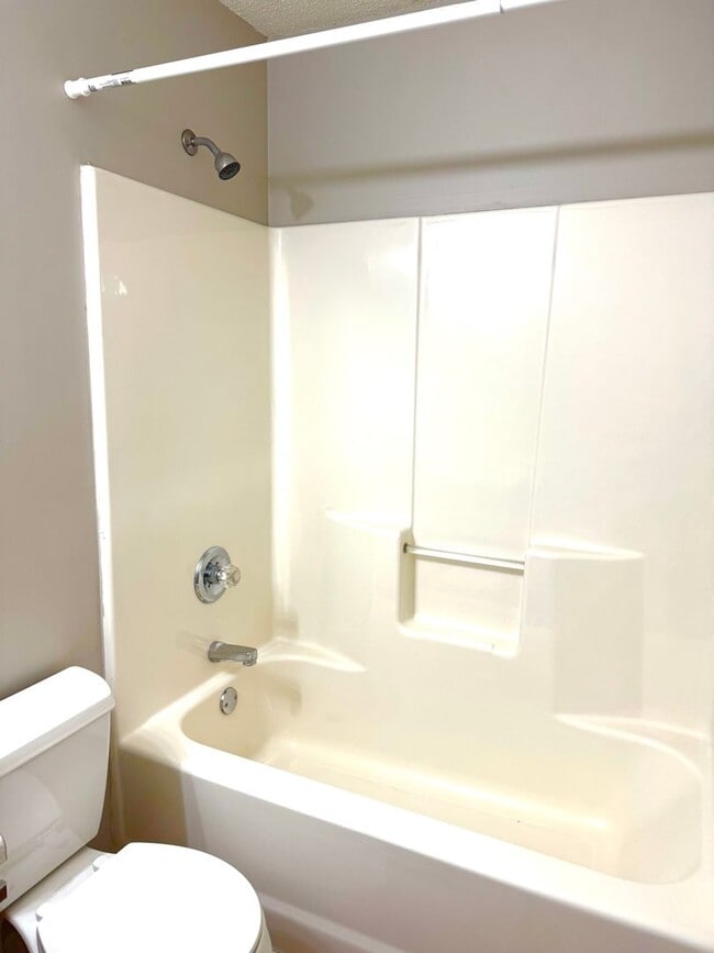 Building Photo - 3 bedroom in Oak Grove