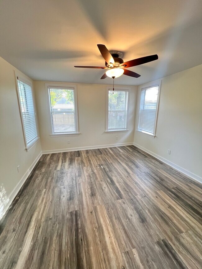 Building Photo - Newly Renovated Rental Home