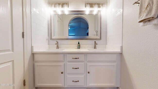 Building Photo - 3249 Emerald Point Dr