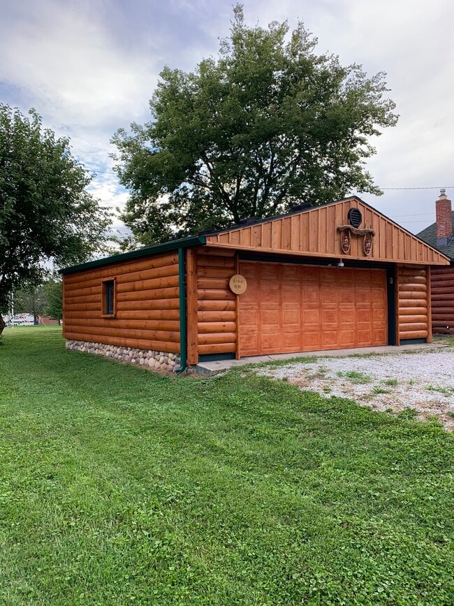 Building Photo - 8520 Shelbyville Rd