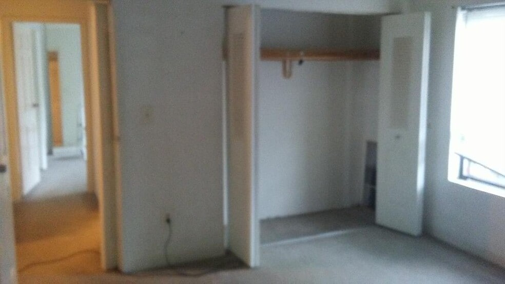 Good Closet Space - 123 Elm St