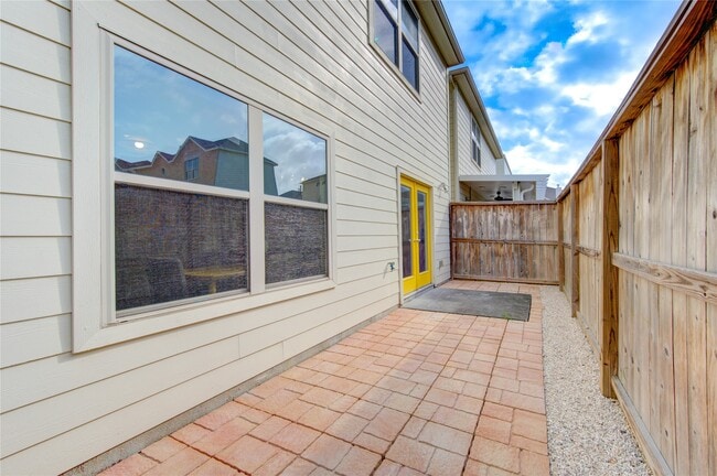 Building Photo - 3707 Main Poplar Dr