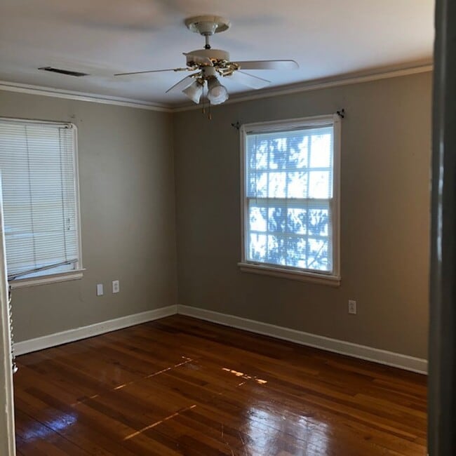 Building Photo - Great location in Garden District seconds from Downtown and LSU.