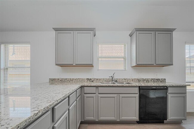 Building Photo - 18439 Summit Ranch Dr