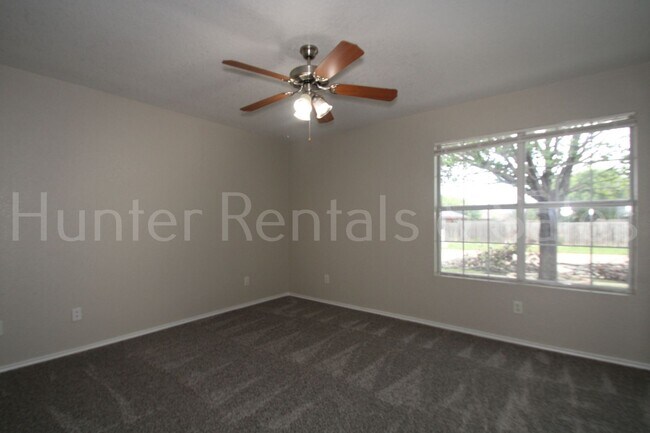 Building Photo - Live Large in Killeen – 5 Bedrooms, Big Va...