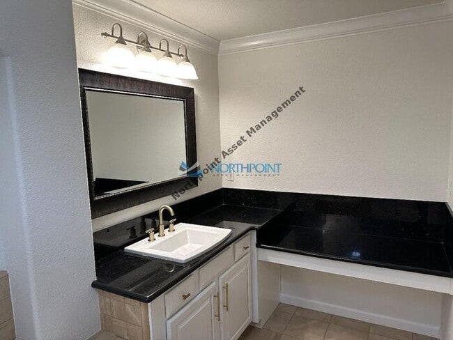 Building Photo - 4BR/3BA w/ Solar + Downstairs Bed/Bath in Whitney Oaks