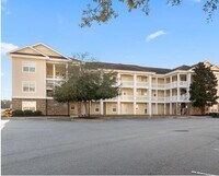 Building Photo - Stunning Top-Floor 2-Bedroom Retreat with ...