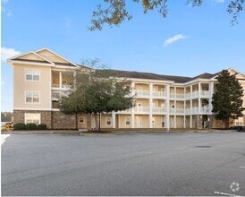 Building Photo - Stunning Top-Floor 2-Bedroom Retreat with ...