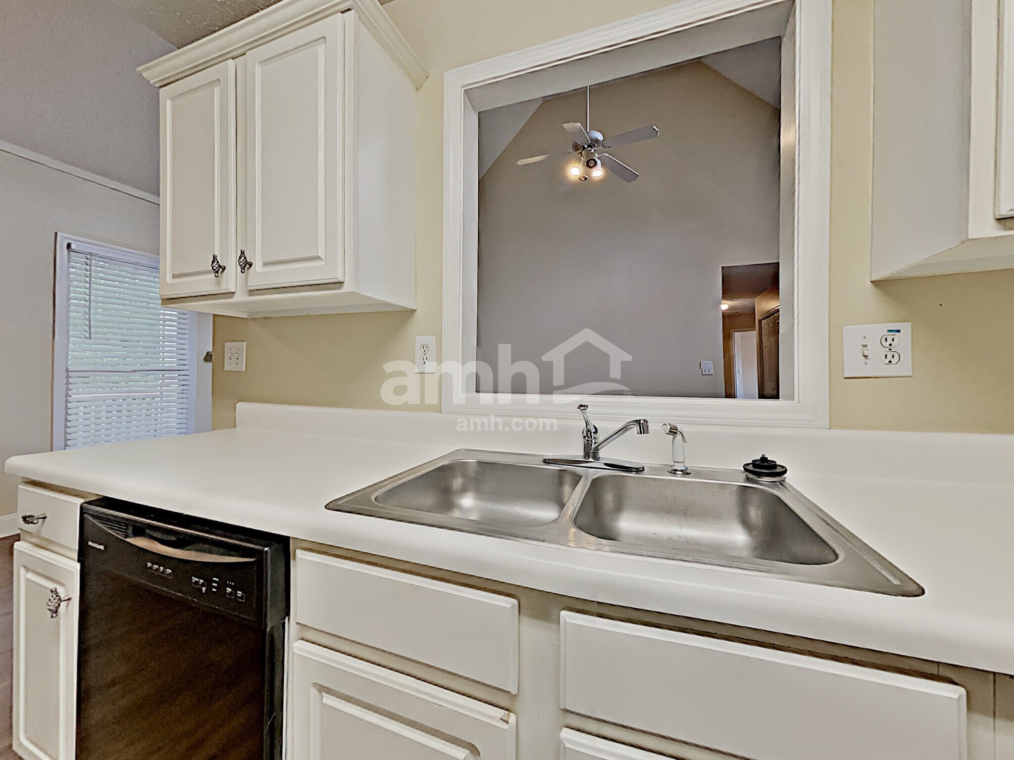 Building Photo - 4759 Julian Way