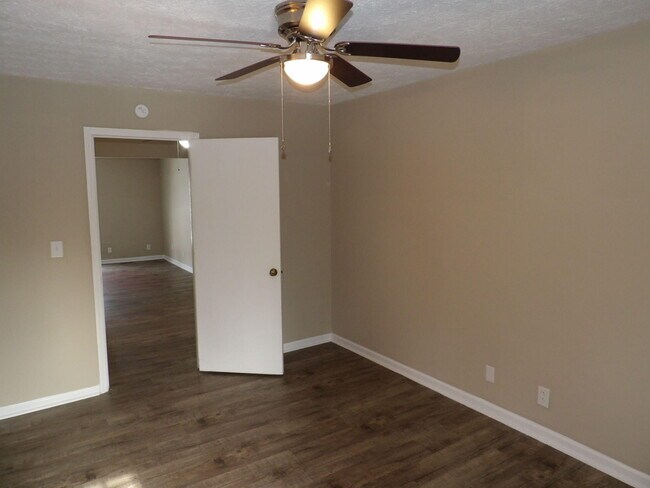 Building Photo - 176 Landings Dr