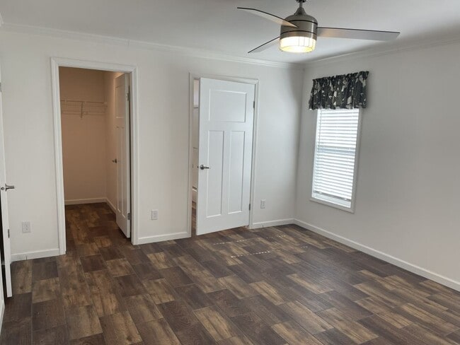 Building Photo - 5631 Pinecrest Dr