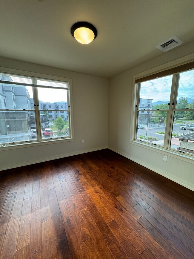 Building Photo - Polleys Square Luxury Condo For Rent