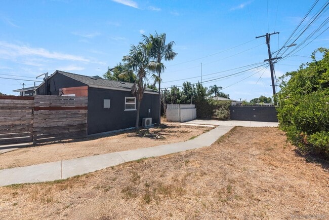Building Photo - 2548 Violet St