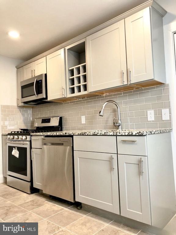 Building Photo - 107 E Pastorius St