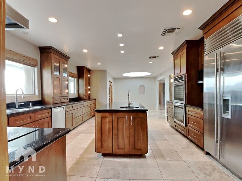 Building Photo - 5727 N PSO Ventoso