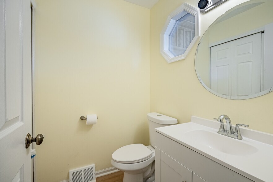 Building Photo - 138 Iron Bark Ct
