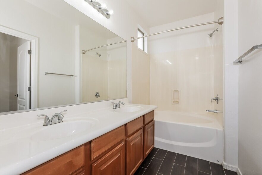 Building Photo - 3875 S Dew Drop Ln