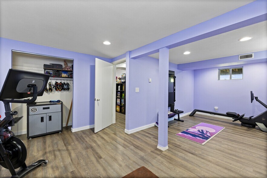 Building Photo - 4233 N Frace Ave