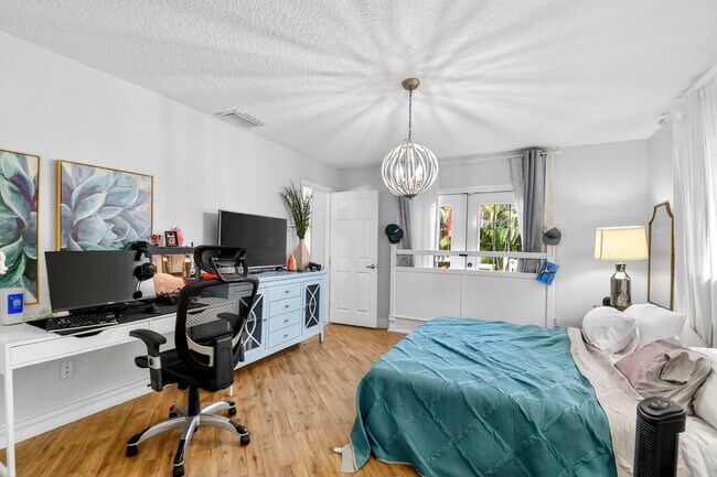 Building Photo - 320 Riverdale Rd