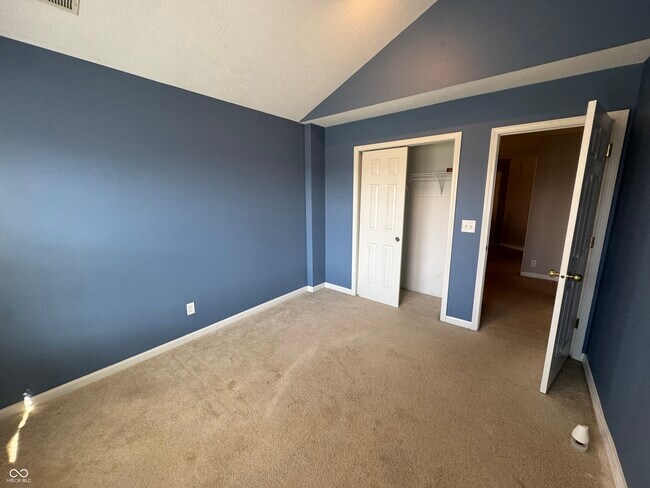 Building Photo - 7435 Sycamore Run Dr